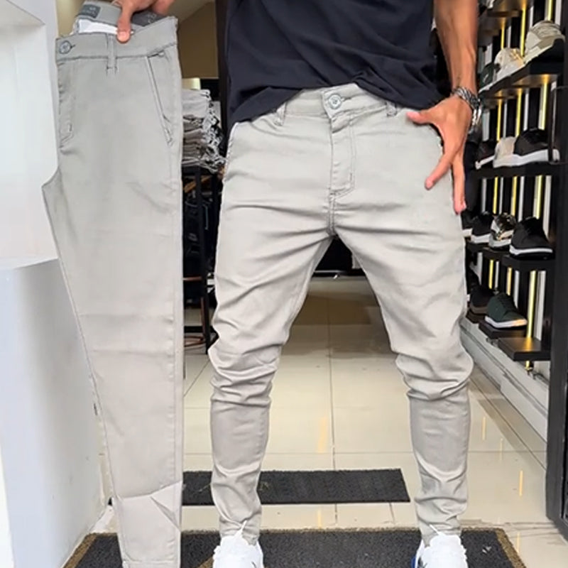 מכנסיים בצבע אחיד בגזרה צמודה לגברים