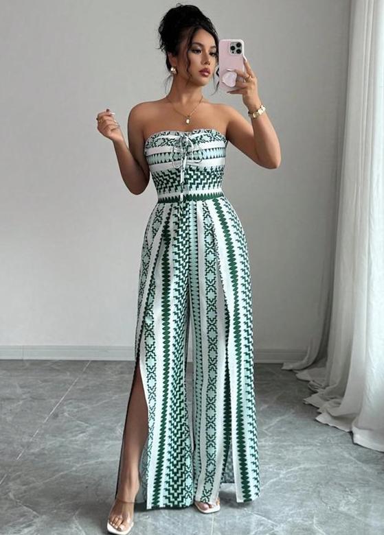 👗💙 אוברול גיאומטרי עם מחשוף הלטר וחתך בצד – 50% הנחה! מושלם לחוף, למשרד ולערב. 🔥✨