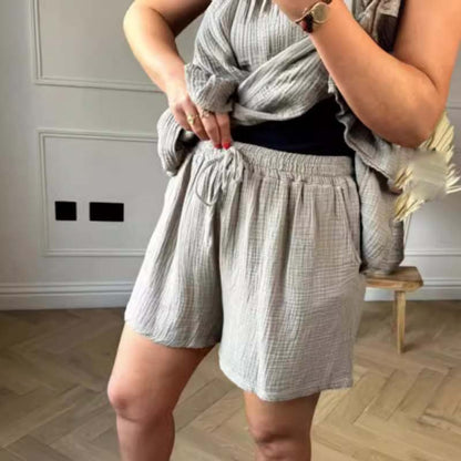 😍הנמכר ביותר😍סט מכנסיים קצרים וחולצה עם קפלים מבד גזה לנשים