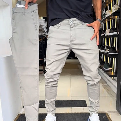 מכנסיים בצבע אחיד בגזרה צמודה לגברים