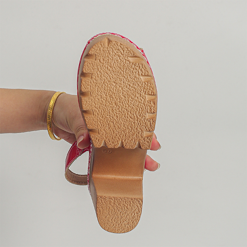 👡 50% הנחה! ✨ סנדלים אלגנטיים עם ציוץ ועקבים עם אבזם – אופנתיים, נוחים ומושלמים לכל אירוע 🌸