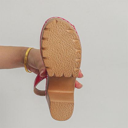 👡 50% הנחה! ✨ סנדלים אלגנטיים עם ציוץ ועקבים עם אבזם – אופנתיים, נוחים ומושלמים לכל אירוע 🌸