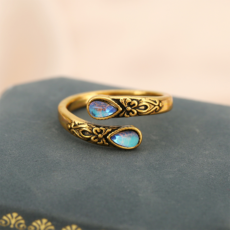 💍 טבעת וינטג׳ בעבודת יד | זירקון טיפתני נוצץ ✨ | לאישה שיודעת מי היא 🌸