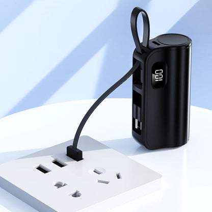 🔋 סוללת גיבוי מיני 5000mAh עם כבל מובנה ומעמד ⚡📱