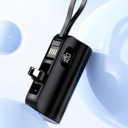 🔋 סוללת גיבוי מיני 5000mAh עם כבל מובנה ומעמד ⚡📱