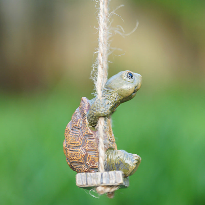 🐢✨ קישוט צב מתנדנד שובב – דקורציה תלויה לגינה ולבית